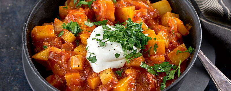 1 21 Kartoffel Zwiebel Pastinaken Gulasch 1920x760px 25d04d91