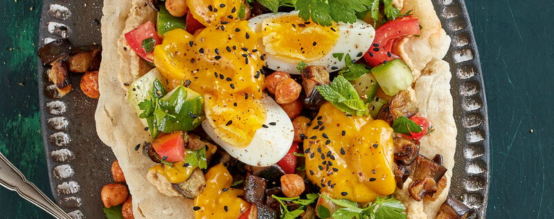 4 21 Fladenbrot Mit Hummus Kichererbsen Auberginen Und Mangososse 1920x760px Bf5eee81