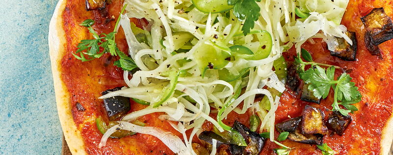 4 21 Tuerkische Pizza Mit Ajvar Und Krautsalat 1920x760px B79bd4d6