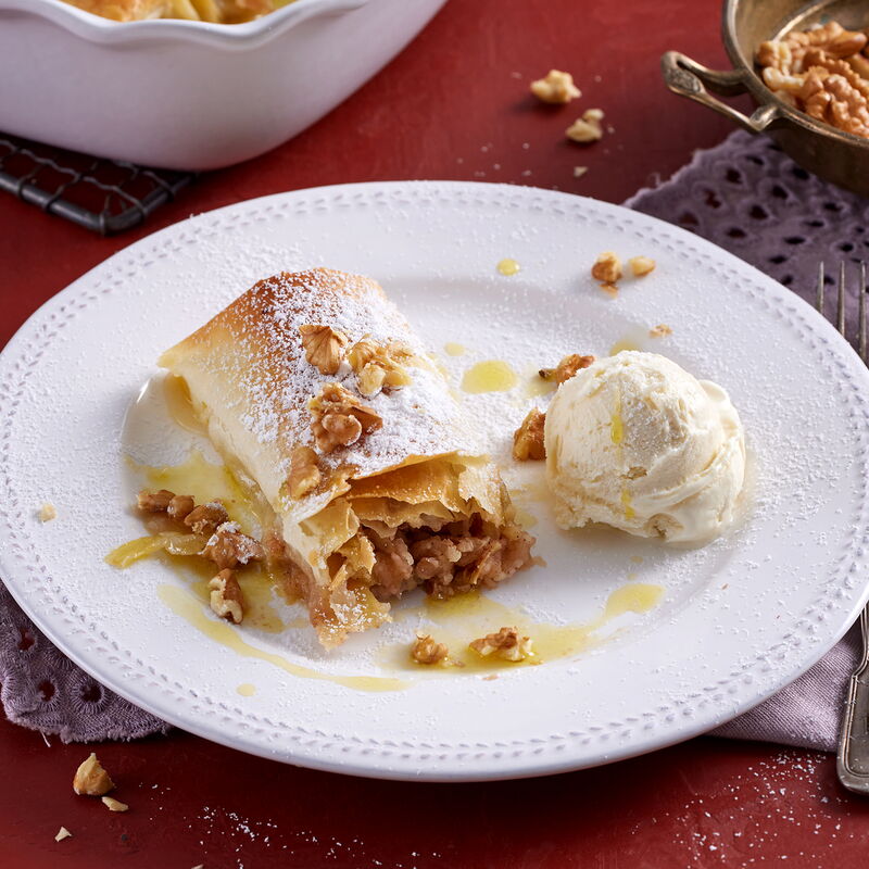 1 25 Apfel Walnuss Strudel Mit Yufkateig 1600x1600px 96f2139e
