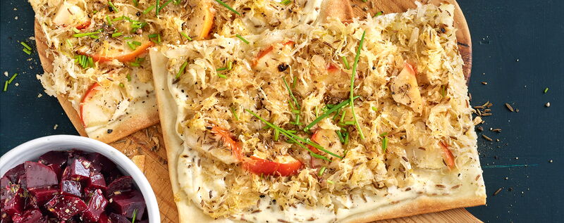 6 22 Sauerkraut Flammkuchen Mit Kuemmel 1920x760px D42d9002