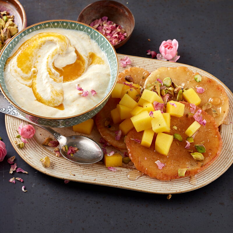 2 21 Kleine Pfannkuchen Mit Sirup Und Mangojoghurt 1600x1600px B1ac6295