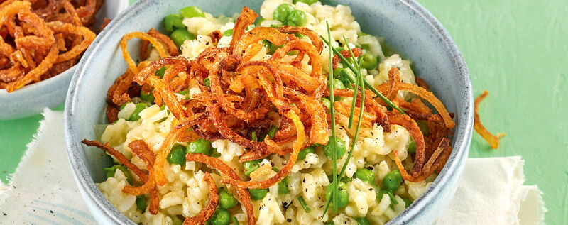 2 23 Erbsenrisotto Mit Roestzwiebeln 1920x760px 1a390e49