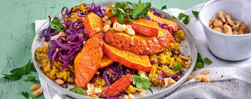 1 23 Ofenkuerbis Auf Rotkohl Orangen Quinoa 1920x760px 432f1250