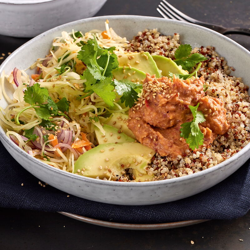 1 22 Bowl Mit Weisskohlsalat Quinoa Und Bohnendip 1600x1600px 55bbe07e