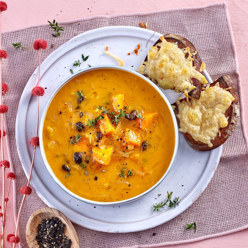 5 24 Kuerbissuppe Mit Karamellisierten Zwiebeln 1600x1600px 85c5d27e