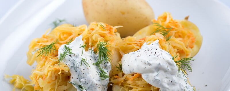 2 15 Pellkartoffeln Mit Sauerkraut Moehren Topping 1920x760px F98ec6b2