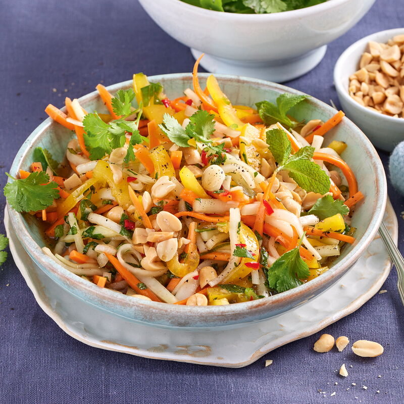 4 22 Asiatischer Kohlrabisalat Mit Erdnuessen 1600x1600px 8022ec88