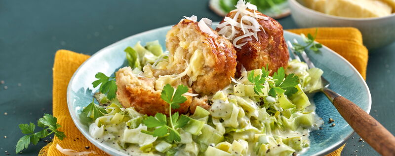 1 21 Kaesekn%C3%B6del Aus Der Pfanne Mit Schmand 1920x760px 90395534