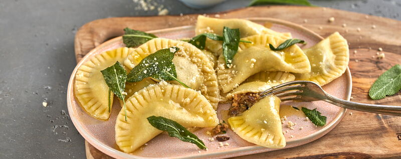 4 20 Ravioli Mit Steinpilz Kartoffel Fuellung 1920x760px F88fd317