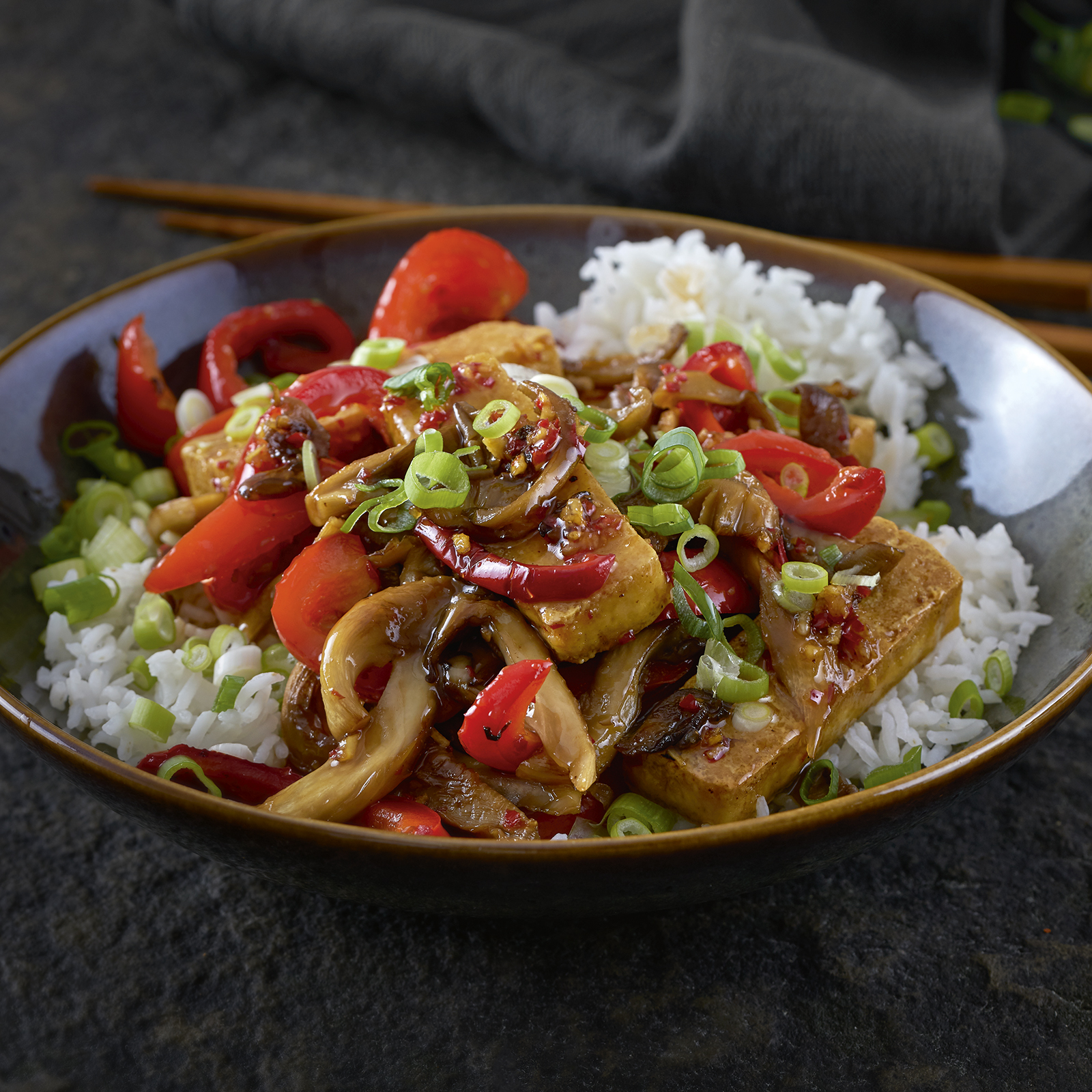 2 20 Suess Saurer Tofu Mit Paprika Austernpilzen Und Basmatireis 1600x1600px