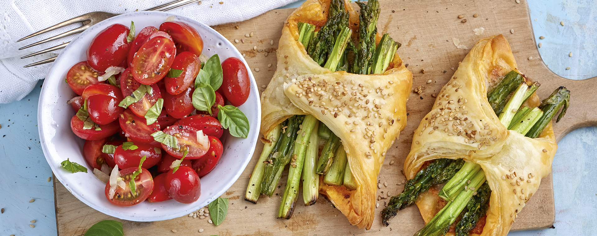 3 22 Spargeltaschen Mit Pesto Rosso Und Tomatensalat 1920x760px