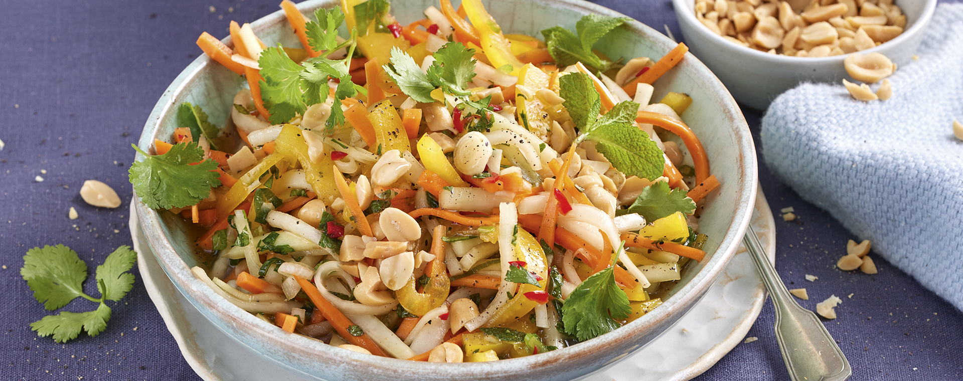 4 22 Asiatischer Kohlrabisalat Mit Erdnuessen 1920x760px