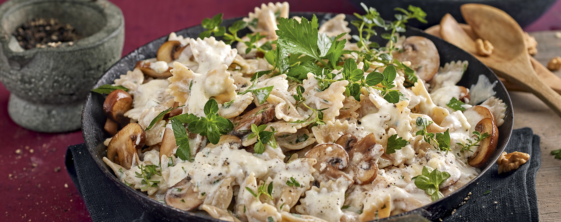 6 22 Nudel Pilz Pfanne Mit Kaesesosse 1900x760px