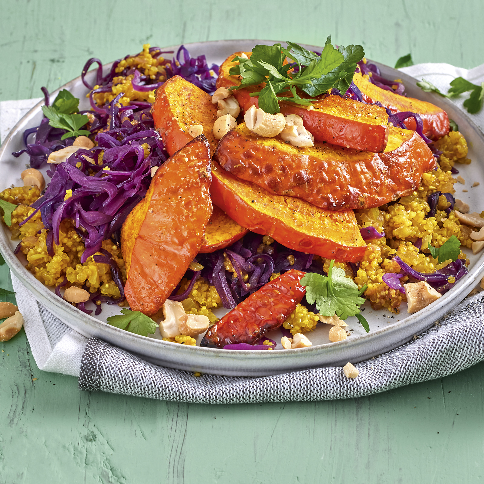 1 23 Ofenkuerbis Auf Rotkohl Orangen Quinoa 1600x1600px