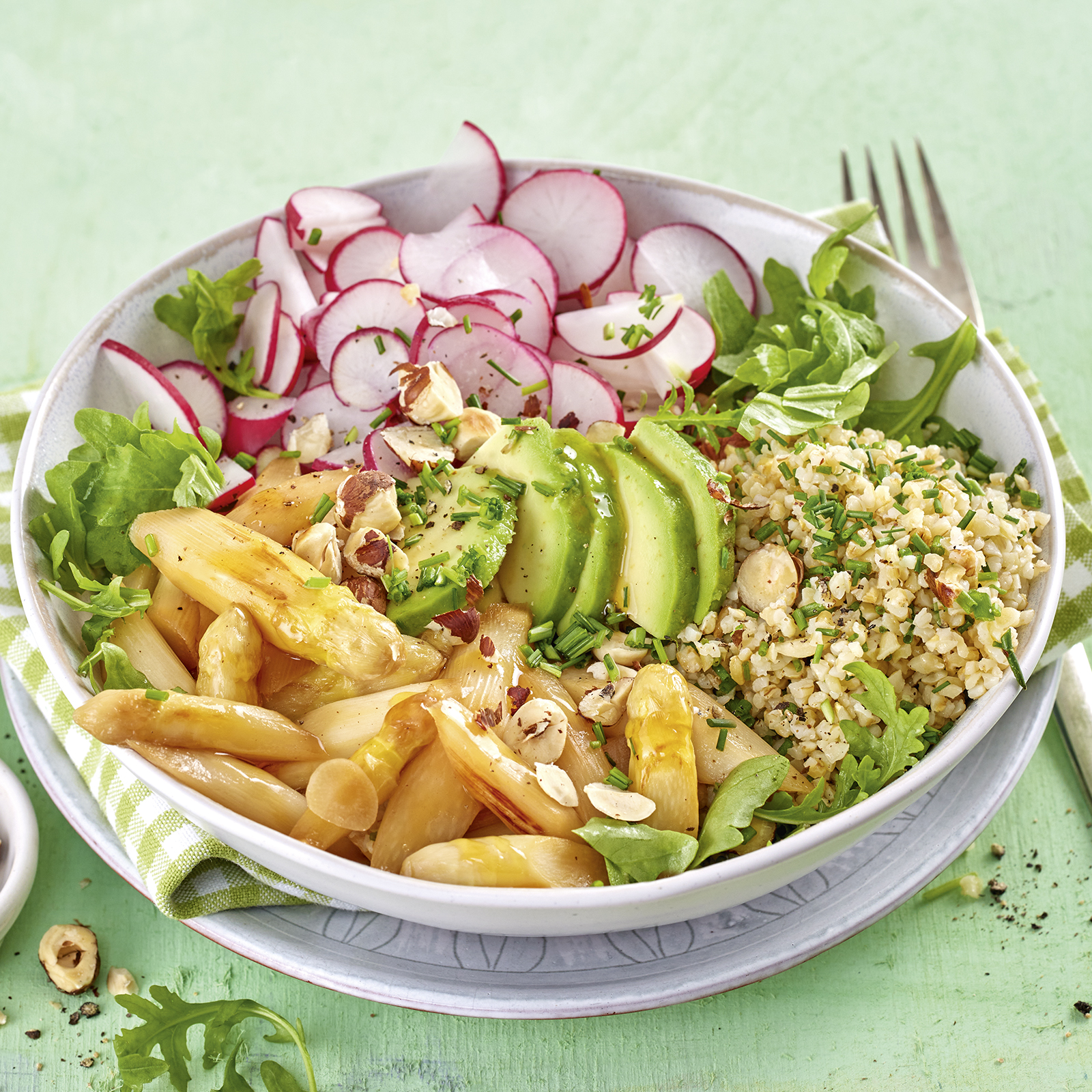 3 23 Salatbowl Mit Bratspargel Und Zitronen Schnittlauch Bulgur 1600x1600px