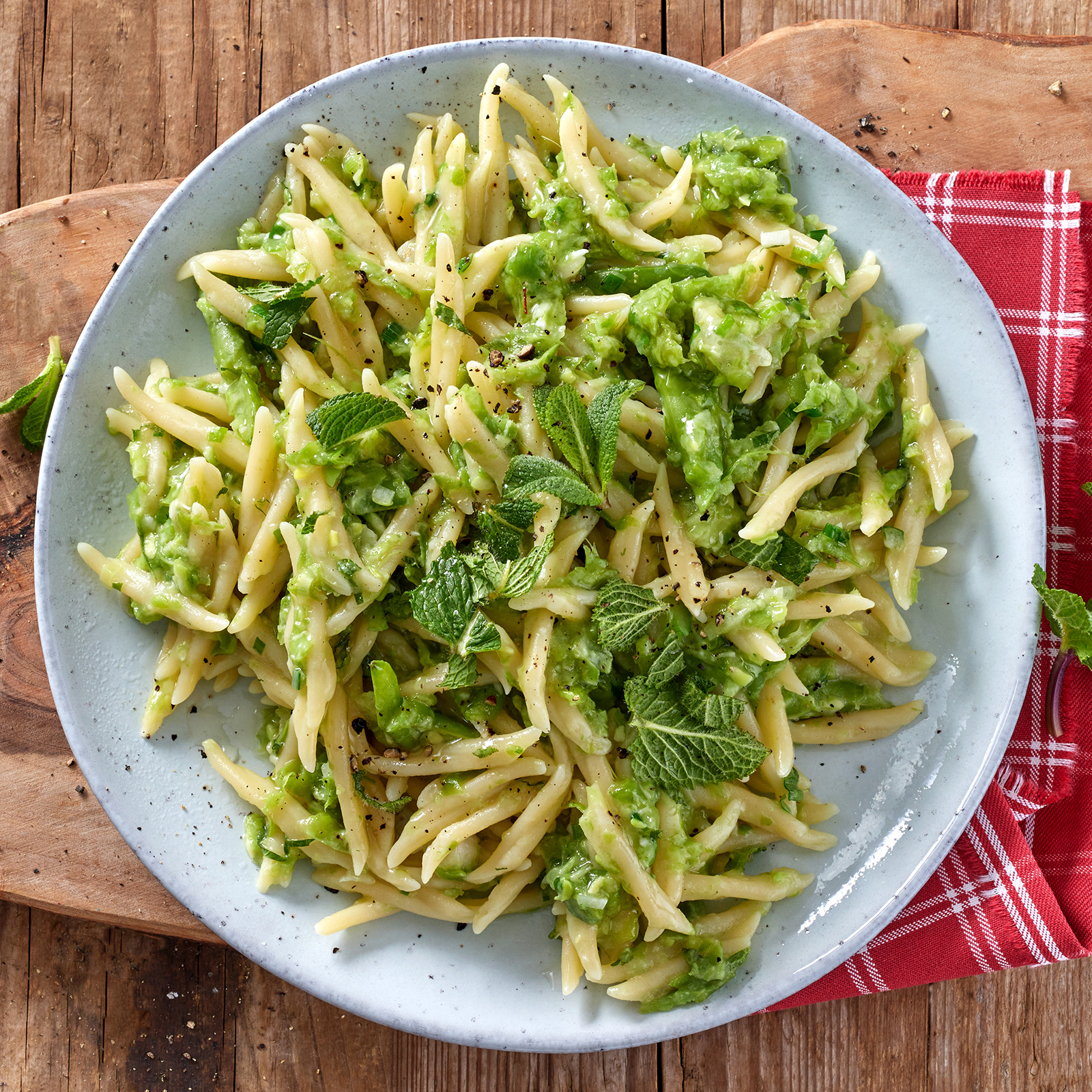 4 23 Trofie Mit Cremiger Bohnensosse Und Minze 1600x1600px