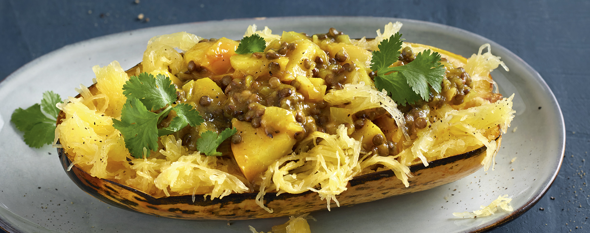 5 23 Spaghetti Kuerbis Mit Linsen Apfel Curry 1920x760px