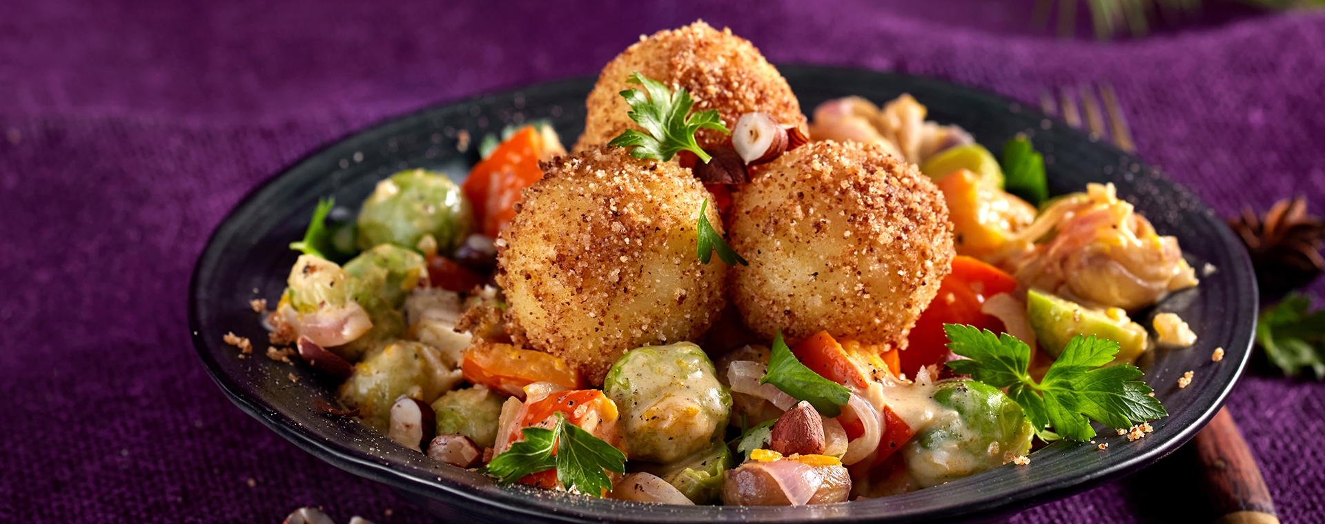 6 23 Kartoffelkloesschen Im Nussmantel Mit Wintergemuese 1920x760px