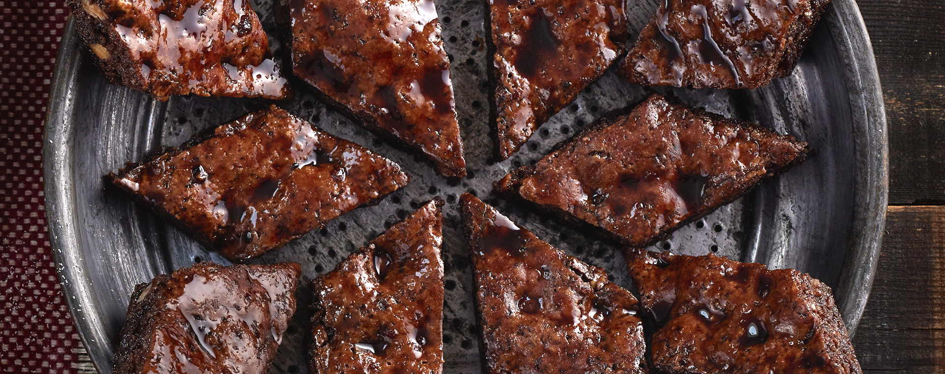 6 23 Magenbrot Mit Haselnuessen Und Schokoglasur 1920x760px