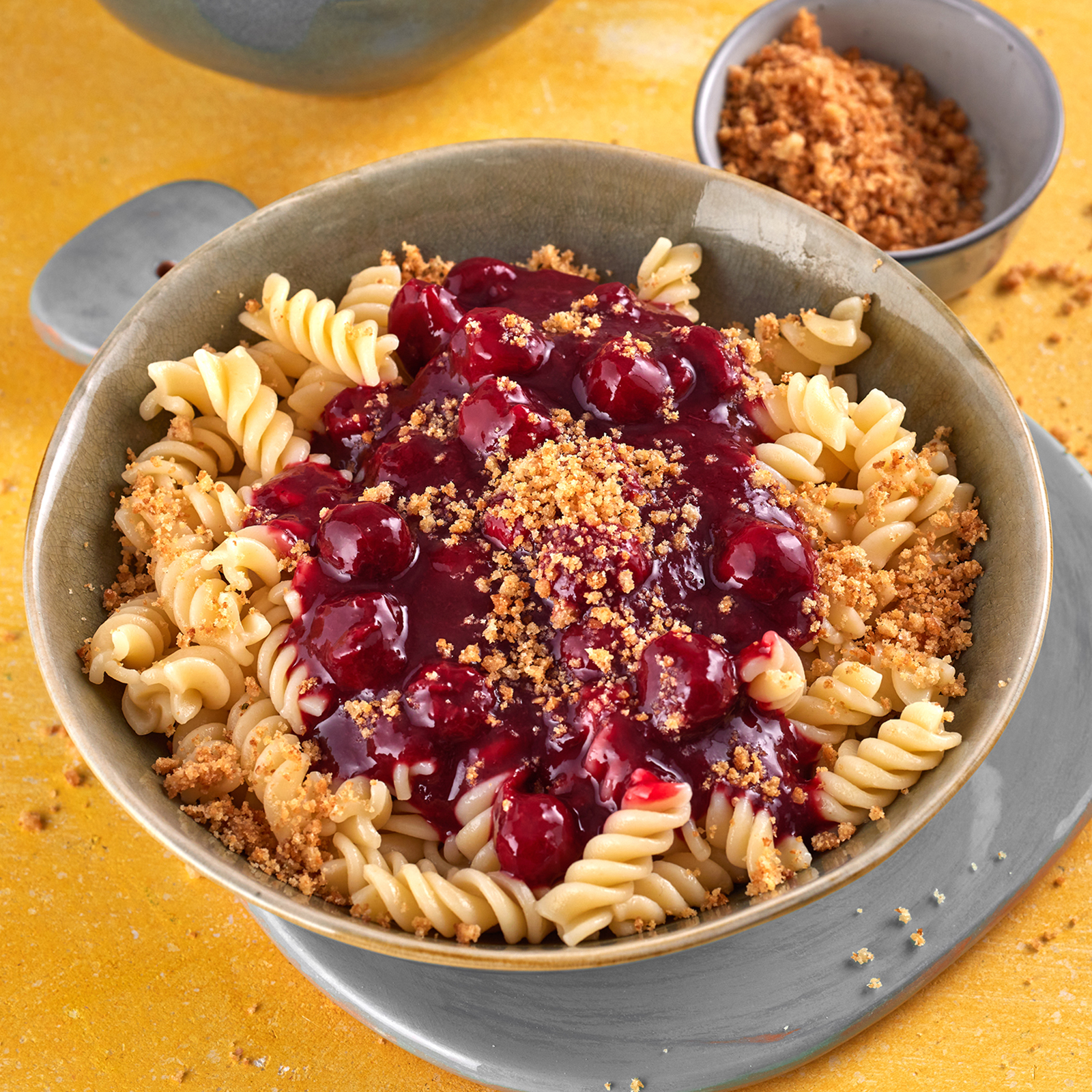 6 23 Nudeln Mit Kirschen Und Butterbroeseln 1600x1600px