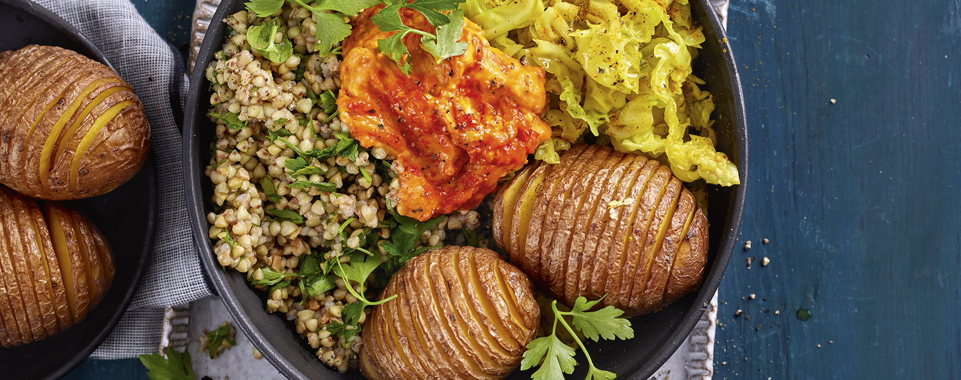 1 24 Hasselback Bowl Mit Wirsing Und Ajvardip 1920x760px