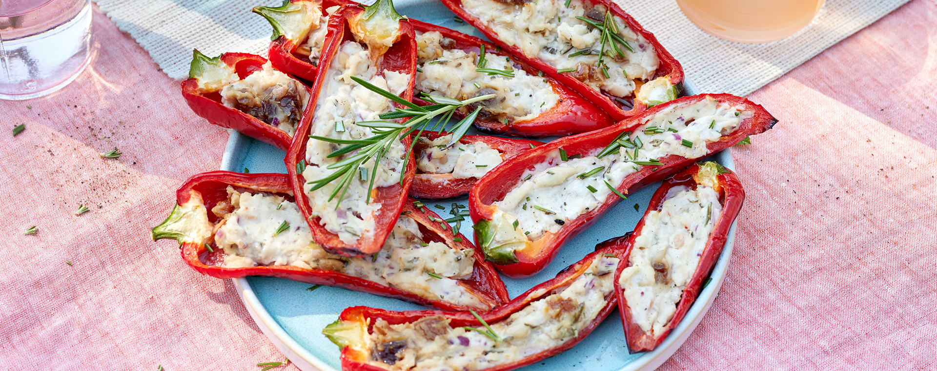 3 24 Gefuellte Spitzpaprika Vom Grill 1920x760px