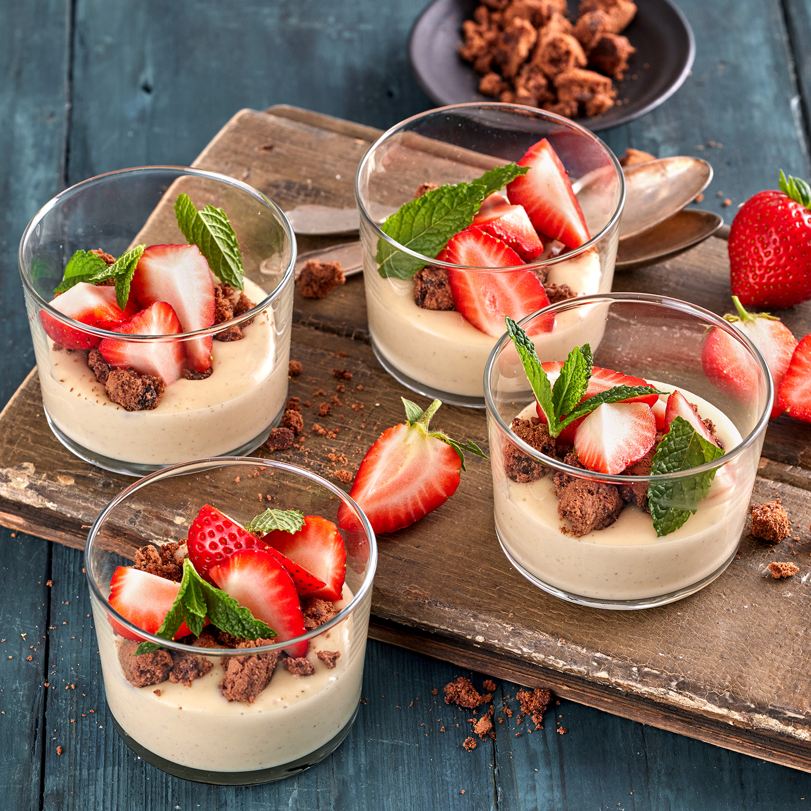 3 24 Weisse Schokoladencreme Mit Erdbeeren 1600x1600px